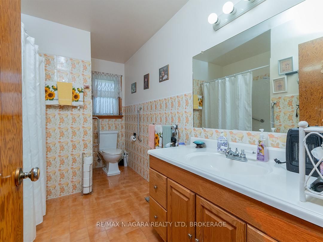 90 John Street • Port Colborne, ON photo 16