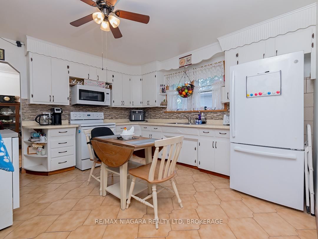 90 John Street • Port Colborne, ON photo 9