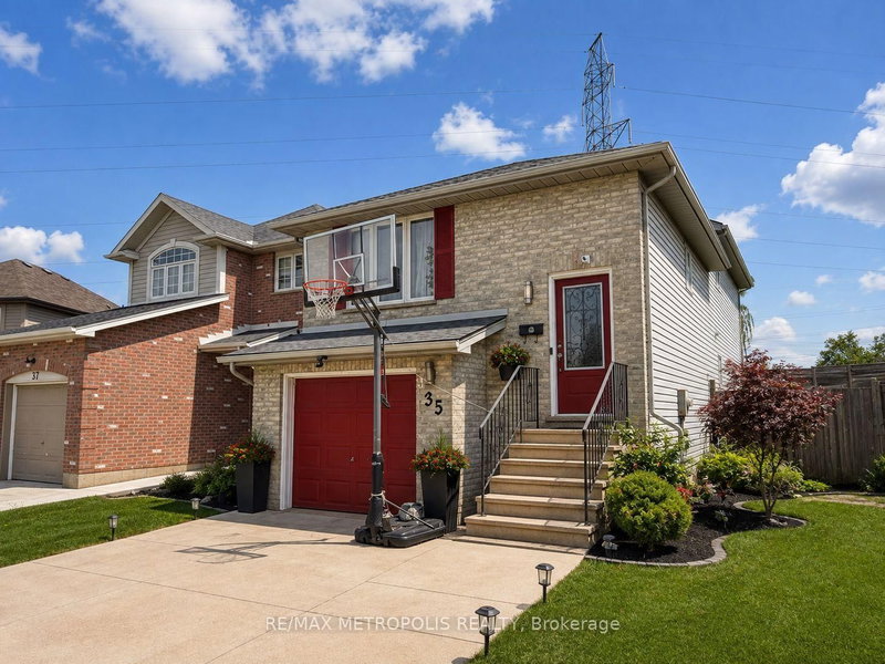 35 Phair Crescent
