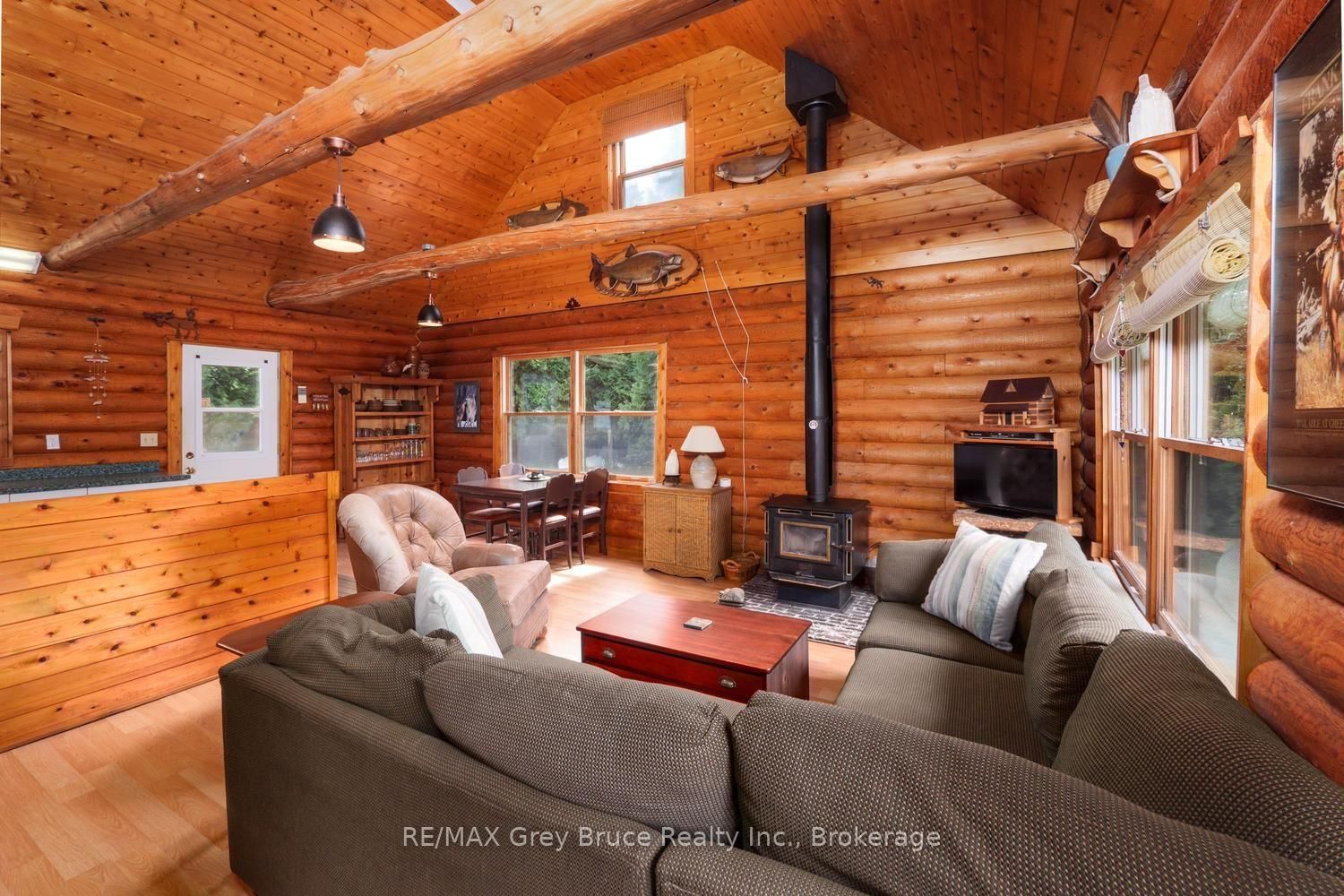 281 Shoreline Avenue • South Bruce Peninsula, ON photo 5