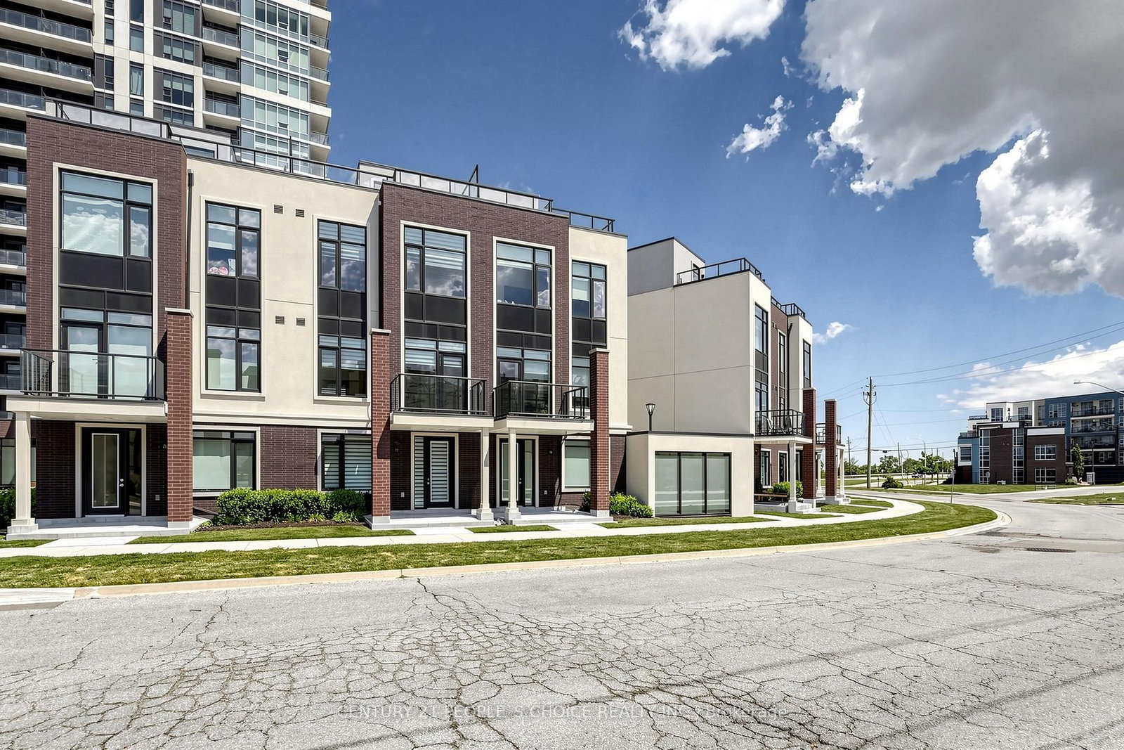 72 Windward Drive • Grimsby, ON photo 2