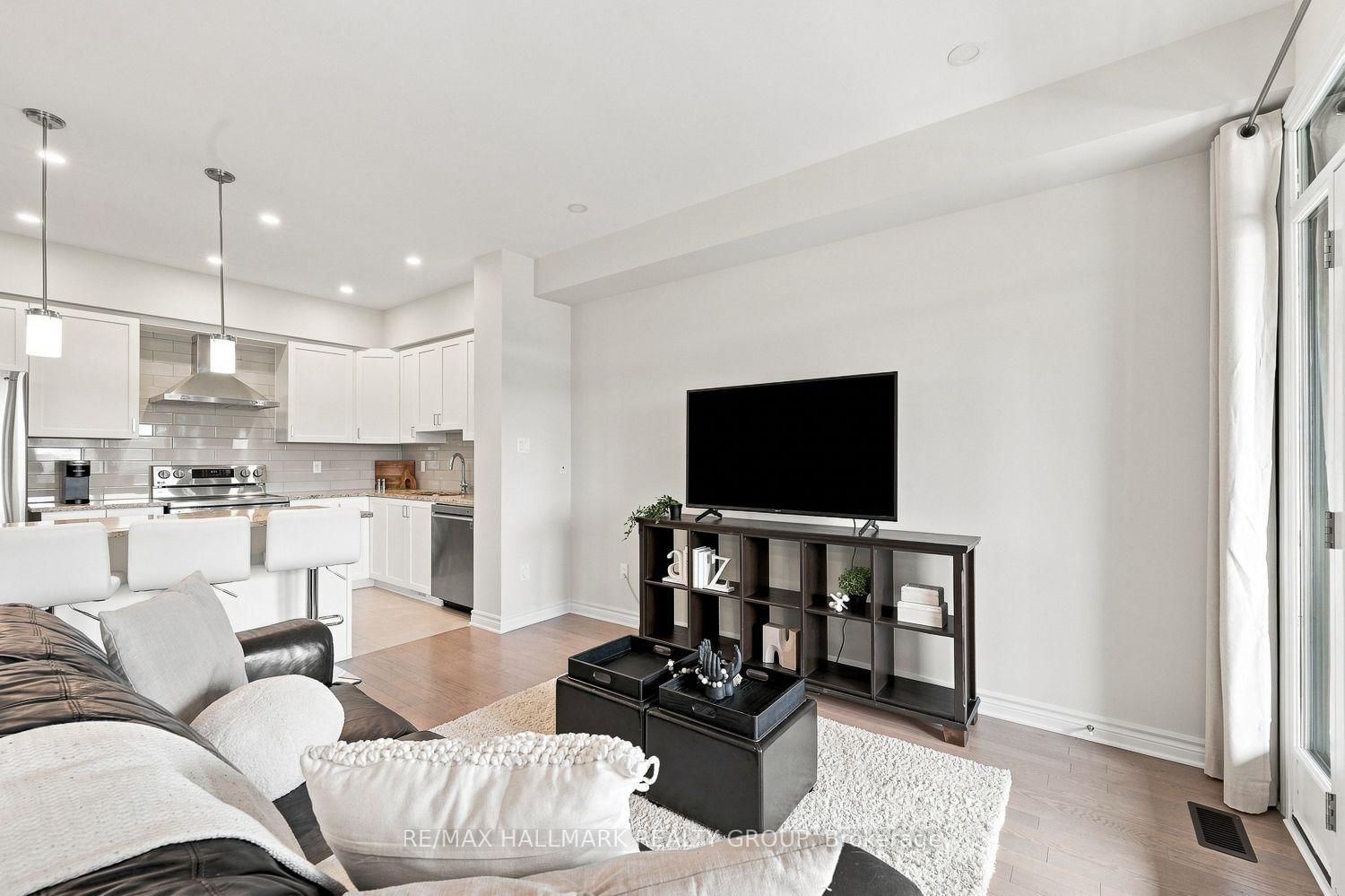 881 Couloir Road • Ottawa, ON photo 12