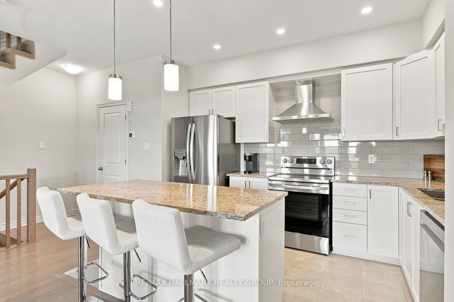 881 Couloir Road • Ottawa, ON photo 8