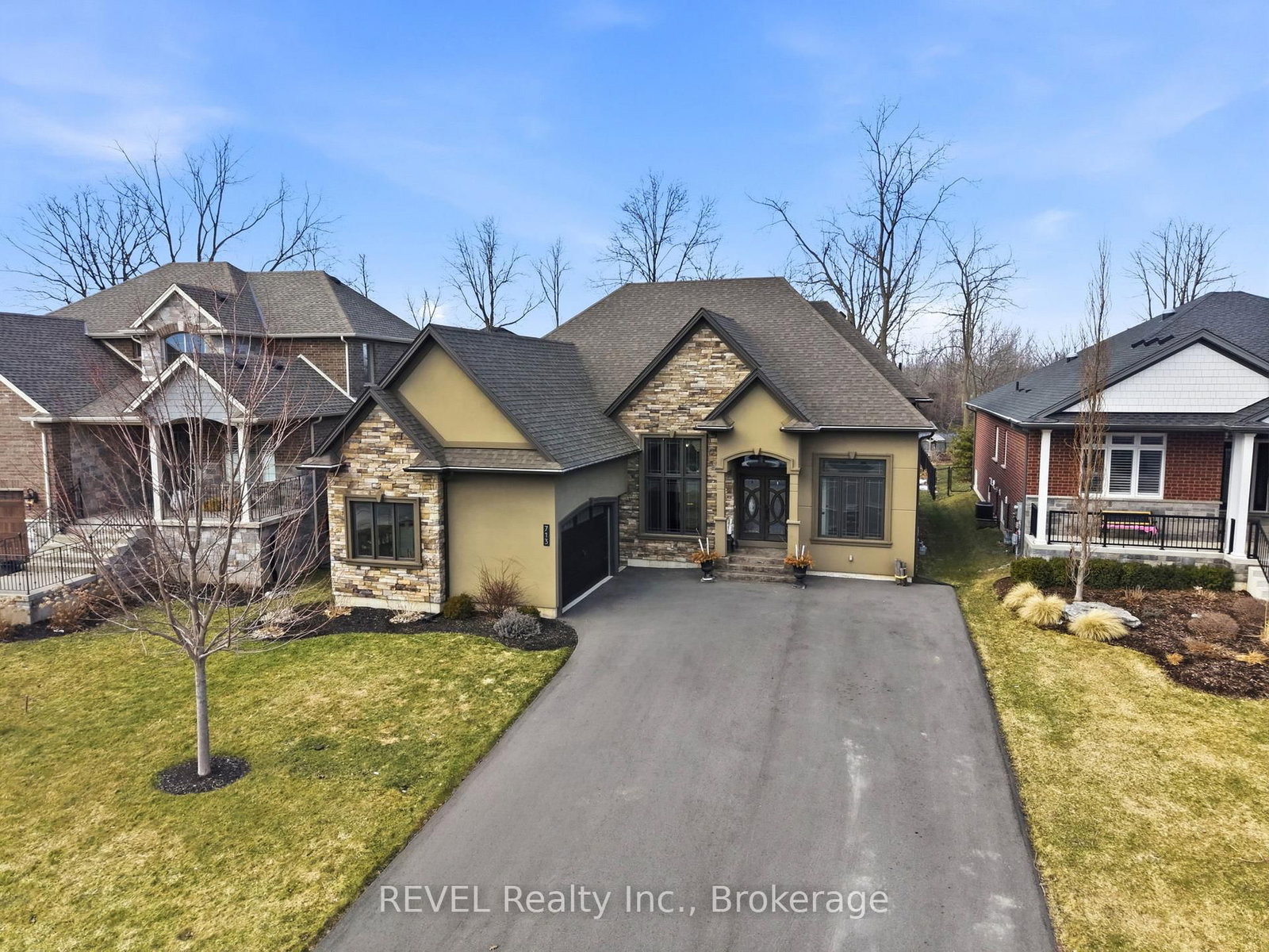 713 Clarence Street • Port Colborne, ON photo 1