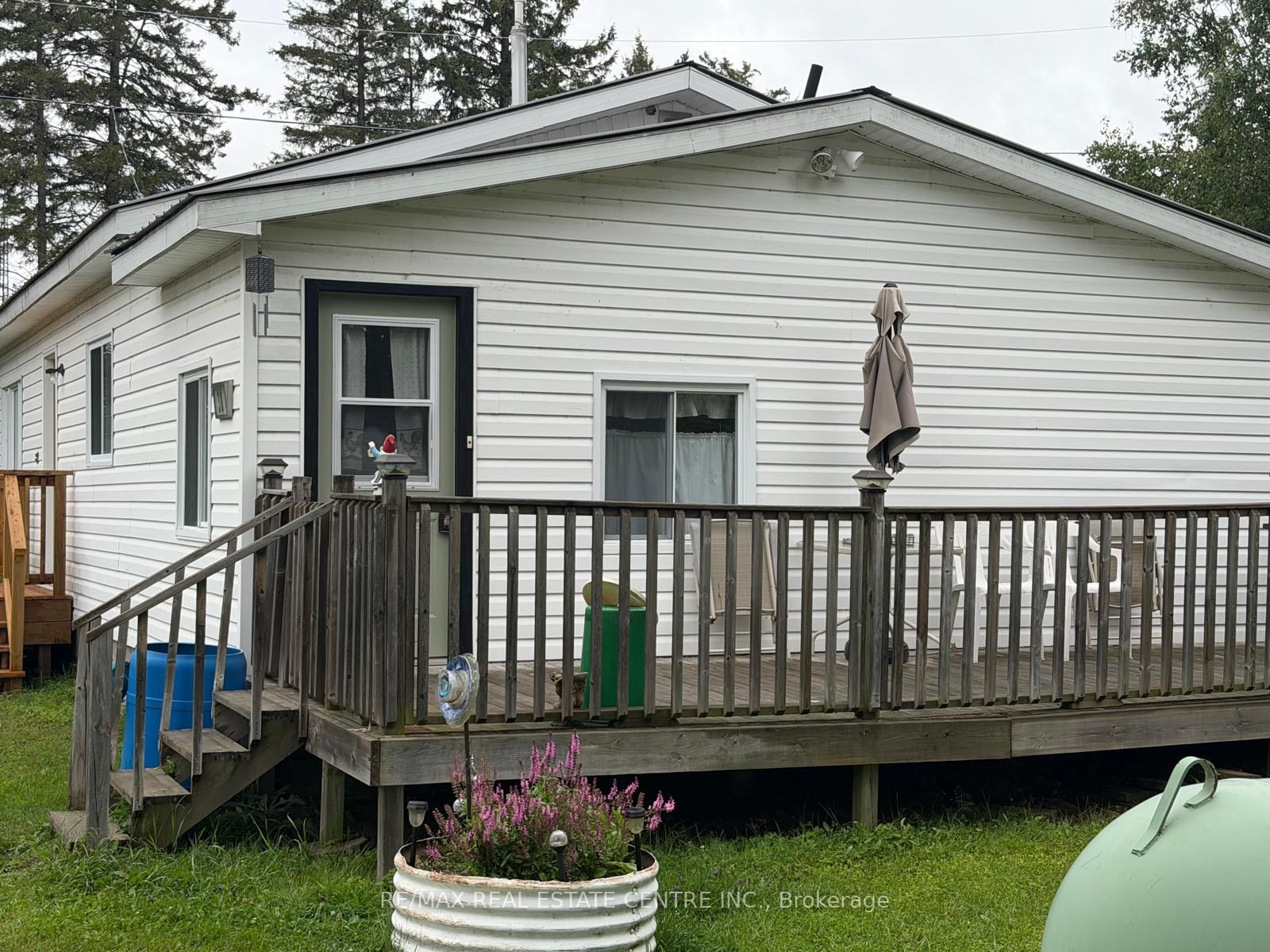38 2nd Avenue • South Algonquin, ON photo 2