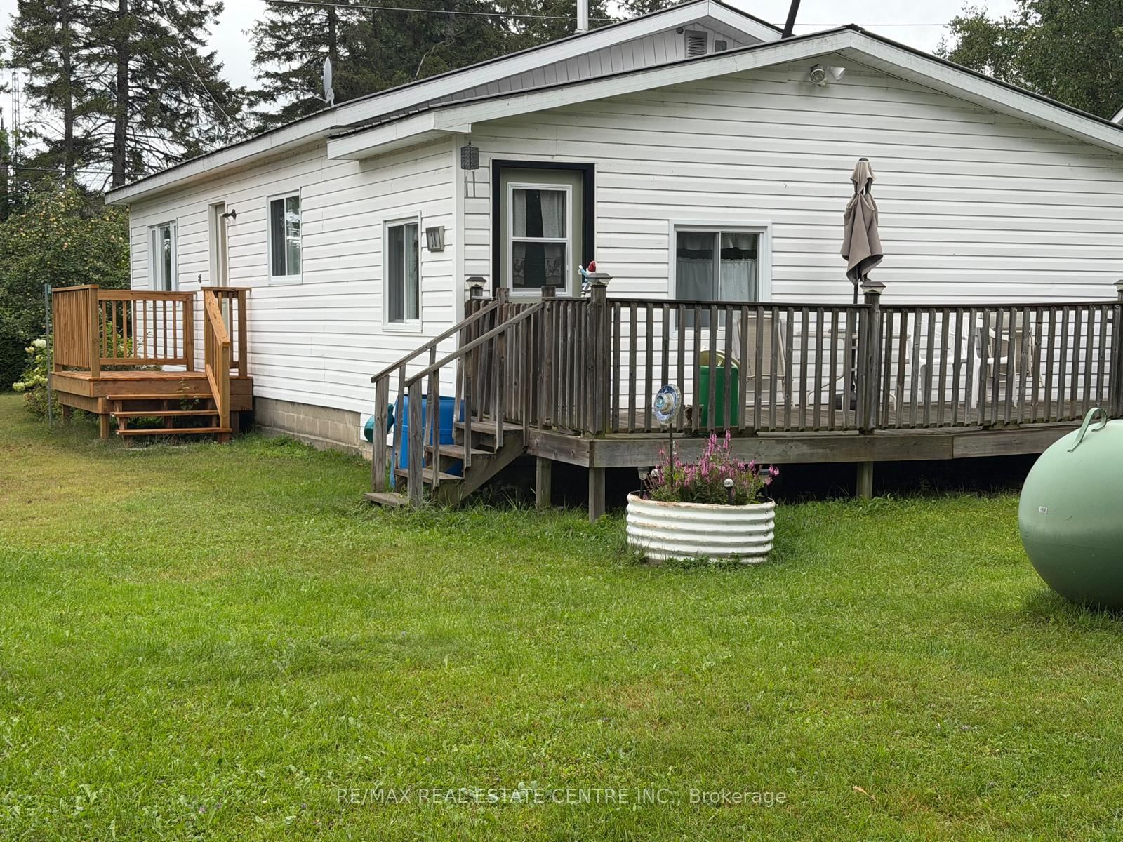 38 2nd Avenue • South Algonquin, ON photo 3