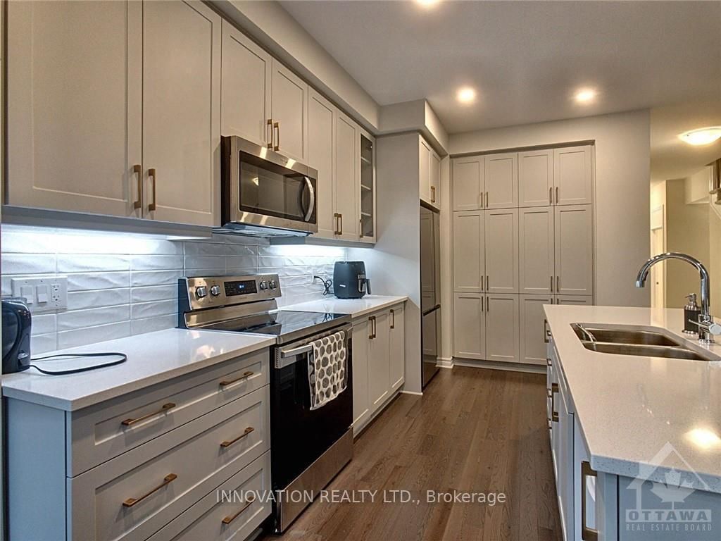 327 Barrett Farm Drive N • Ottawa, ON photo 5