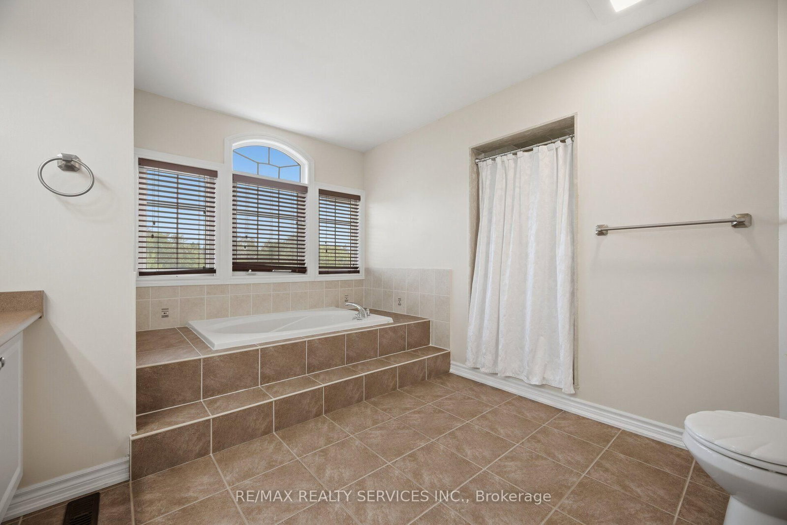15 Upper Canada Drive • Erin, ON photo 32