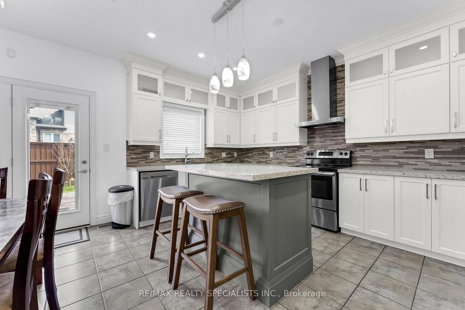 708 Spitfire Street • Woodstock, ON photo 15