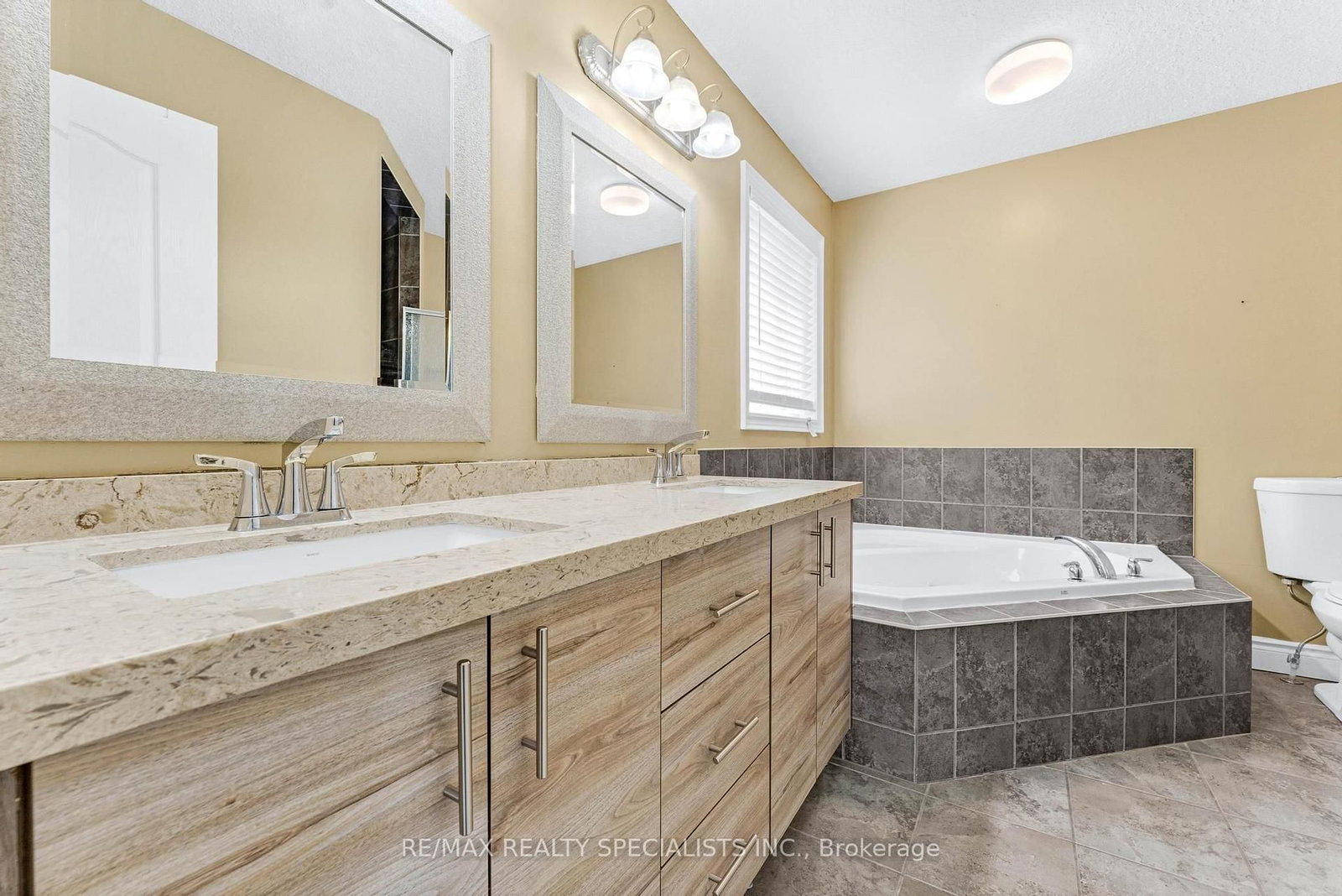 708 Spitfire Street • Woodstock, ON photo 17
