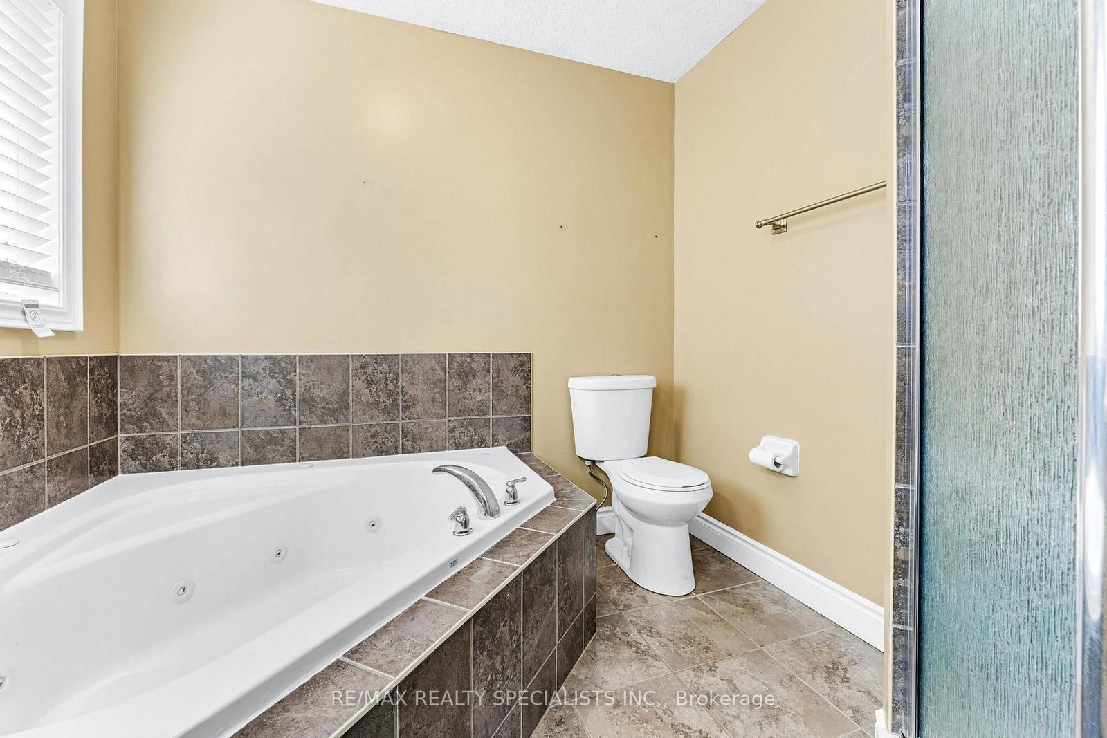 708 Spitfire Street • Woodstock, ON photo 18