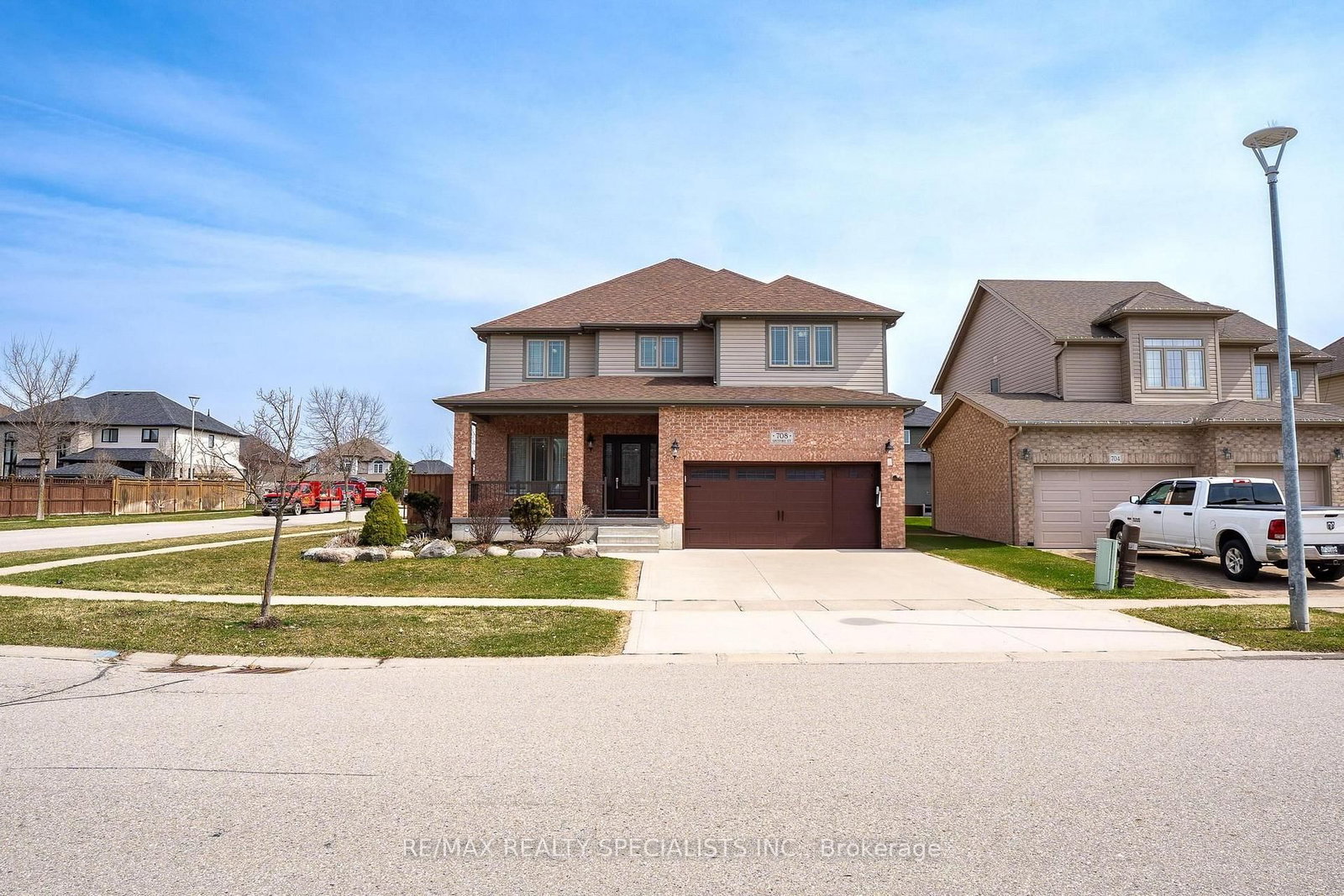 708 Spitfire Street • Woodstock, ON photo 2