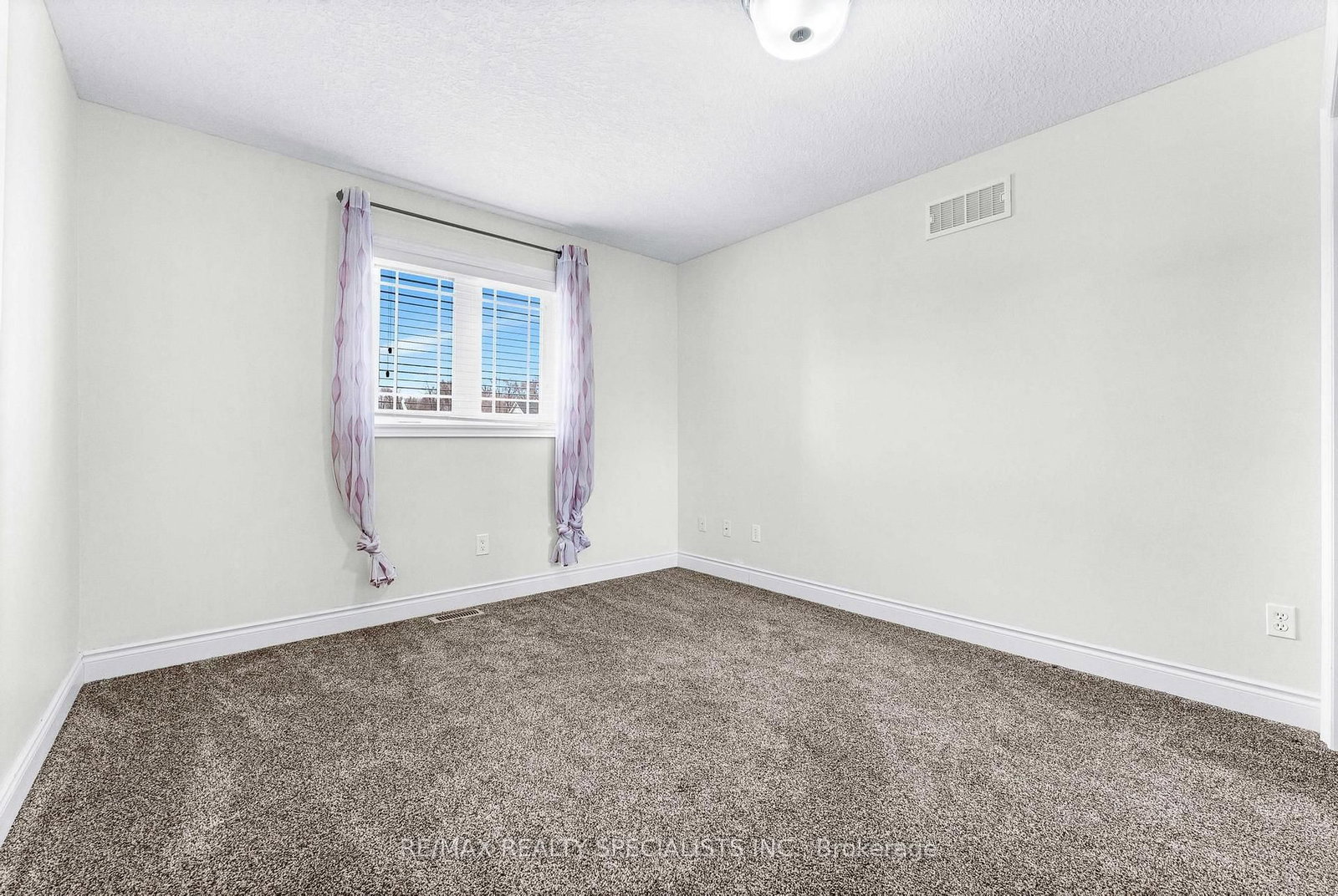 708 Spitfire Street • Woodstock, ON photo 20