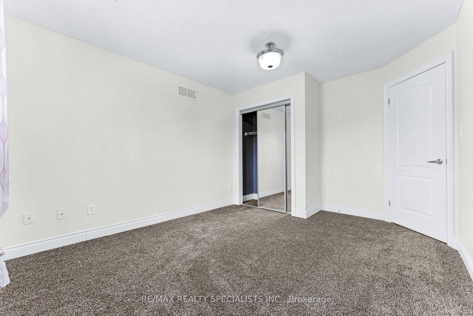 708 Spitfire Street • Woodstock, ON photo 21