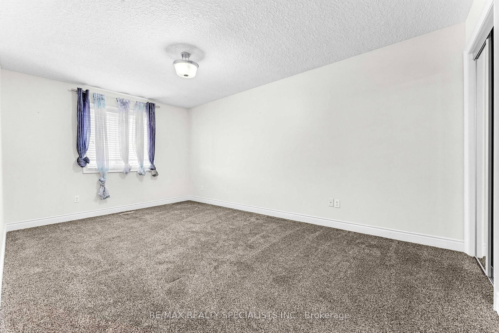 708 Spitfire Street • Woodstock, ON photo 24