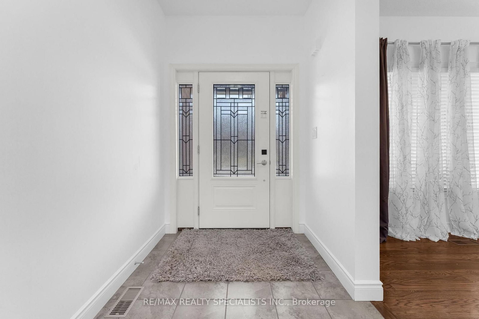 708 Spitfire Street • Woodstock, ON photo 8