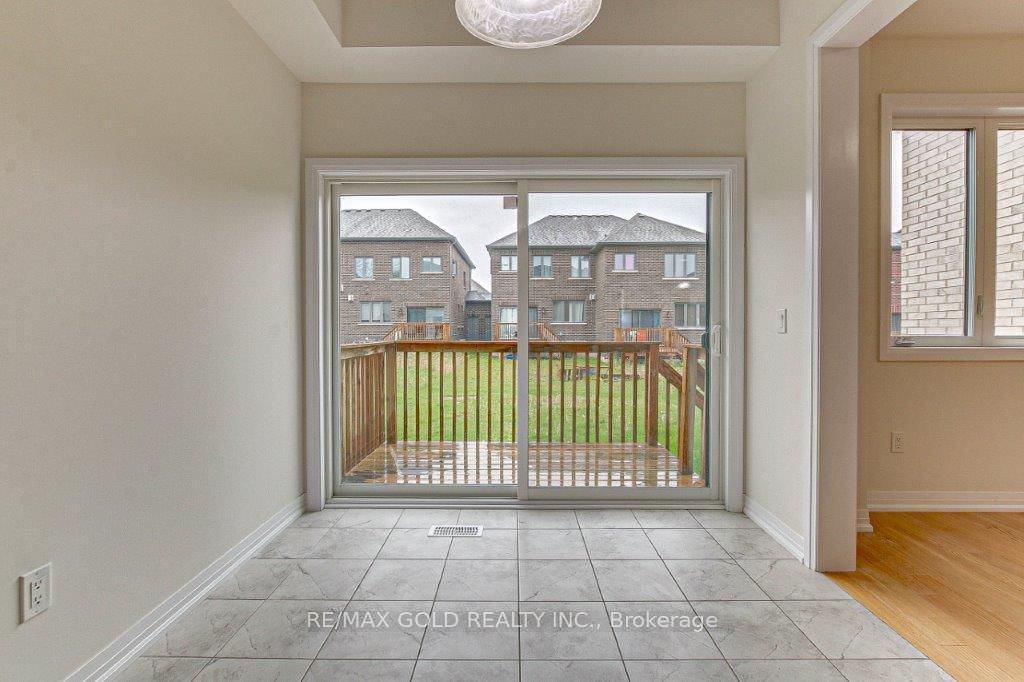 120 Huntingford Trail • Woodstock, ON photo 9