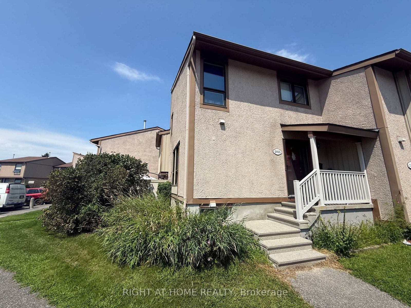 2055 Stonehenge Crescent • Ottawa, ON photo 2
