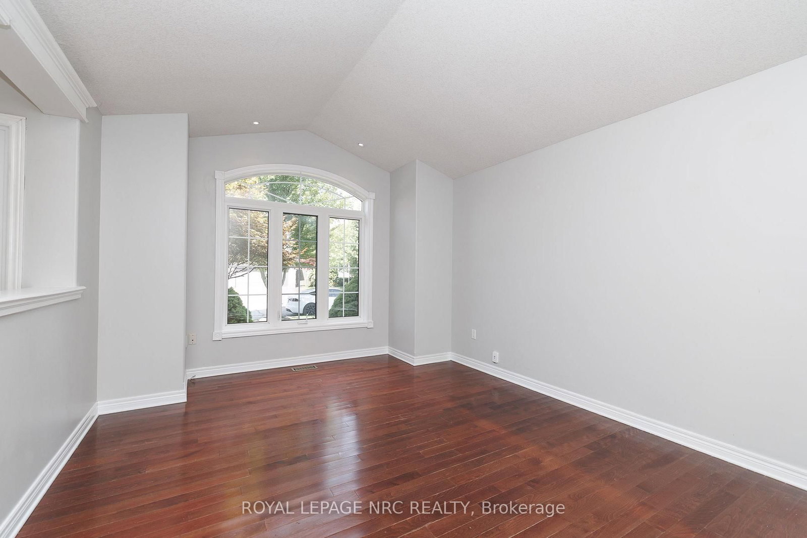 8532 HEIKOOP Crescent • Niagara Falls, ON photo 16