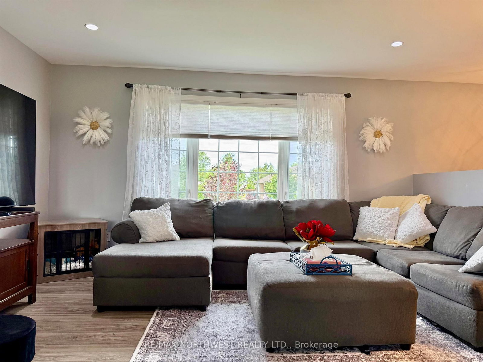 8 Spruce Drive • Emo, ON photo 12