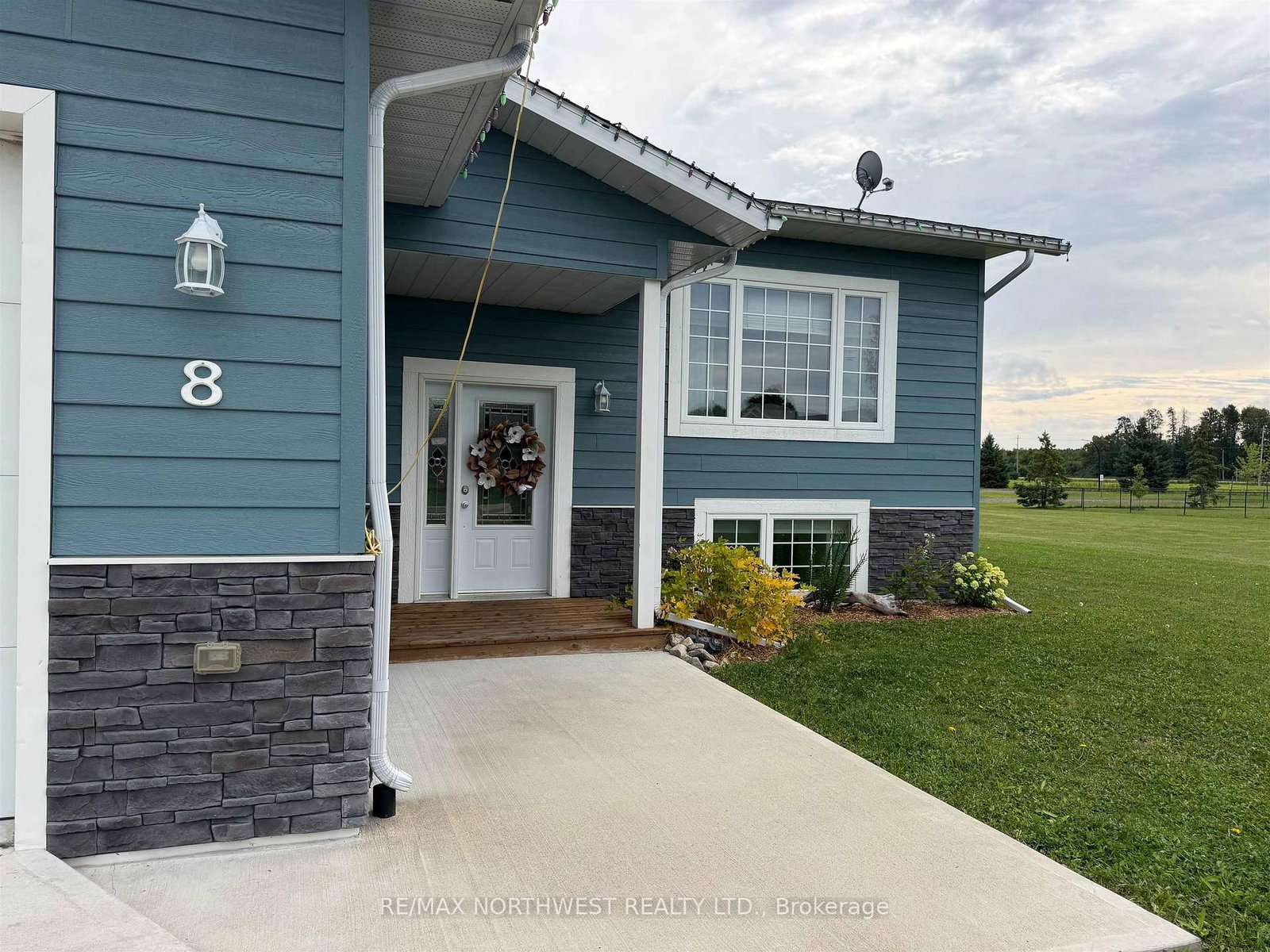 8 Spruce Drive • Emo, ON photo 2