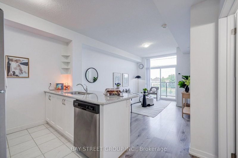 313 - 450 Dundas Street E