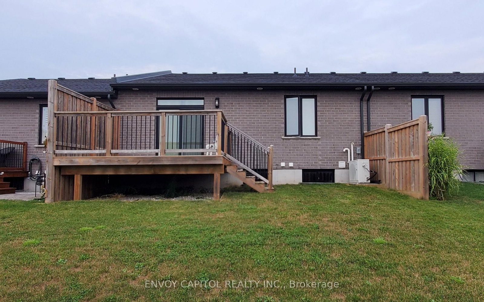 106 Ridgewood Crescent • St. Marys, ON photo 4
