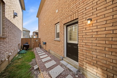 114 Chaumont Drive • Hamilton, ON photo 3