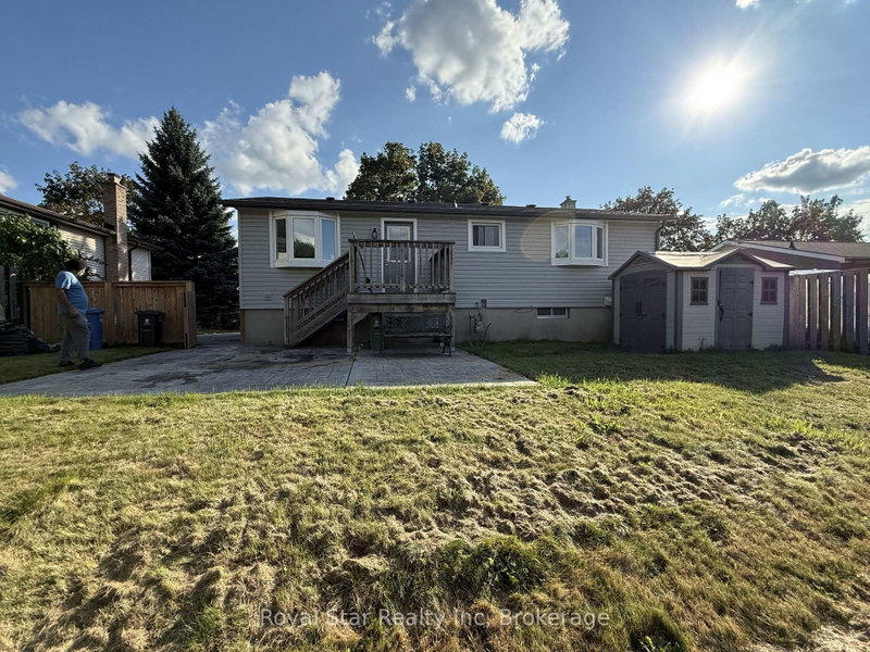 150 Applewood Crescent