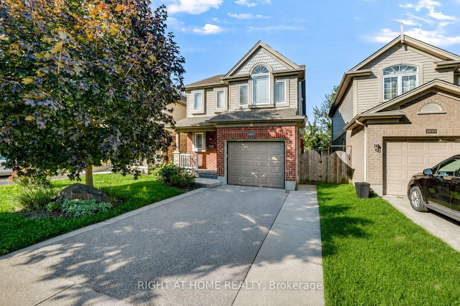 1811 Rollingacres Drive • London North, ON photo 1