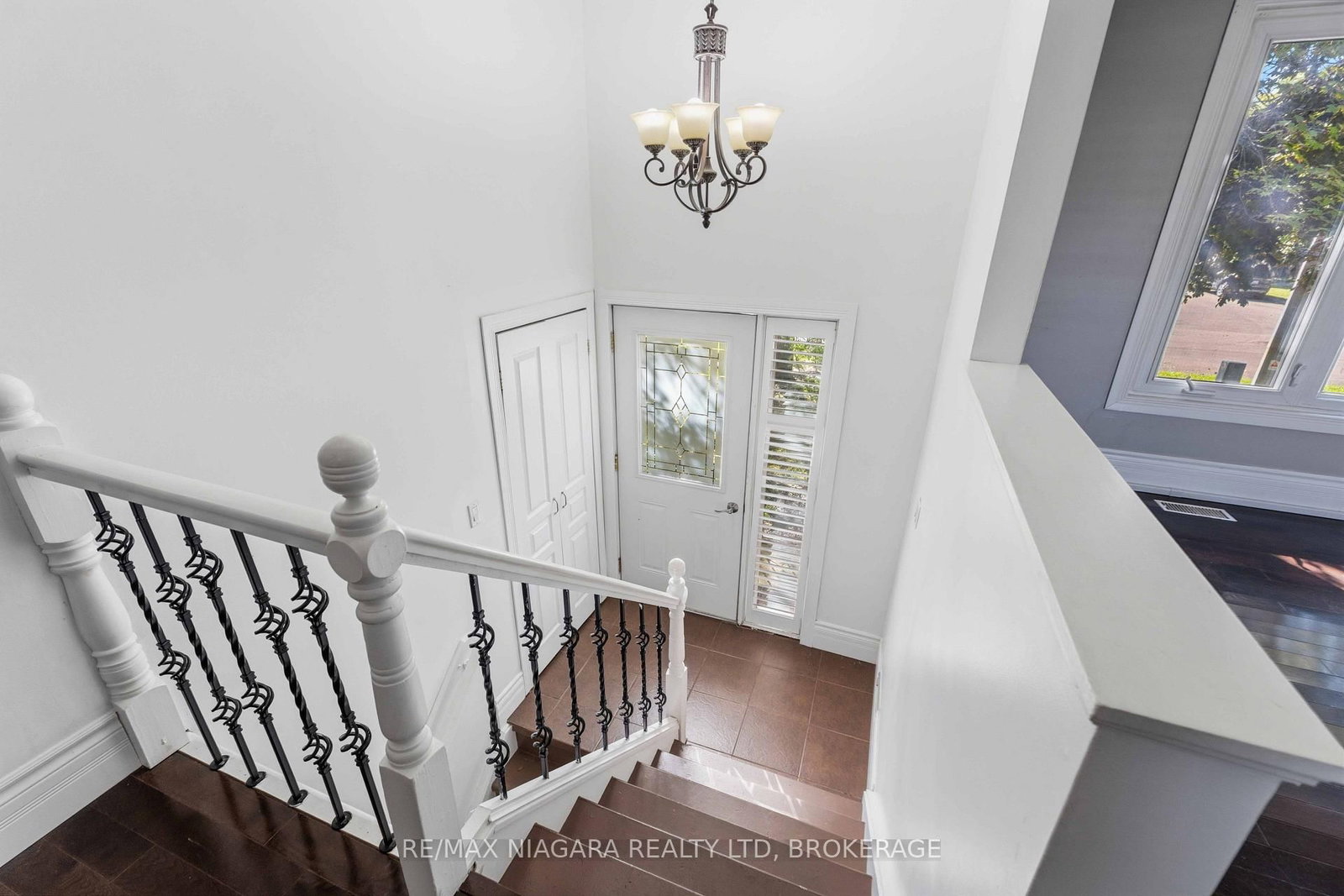 60 Brant Avenue • Welland, ON photo 3
