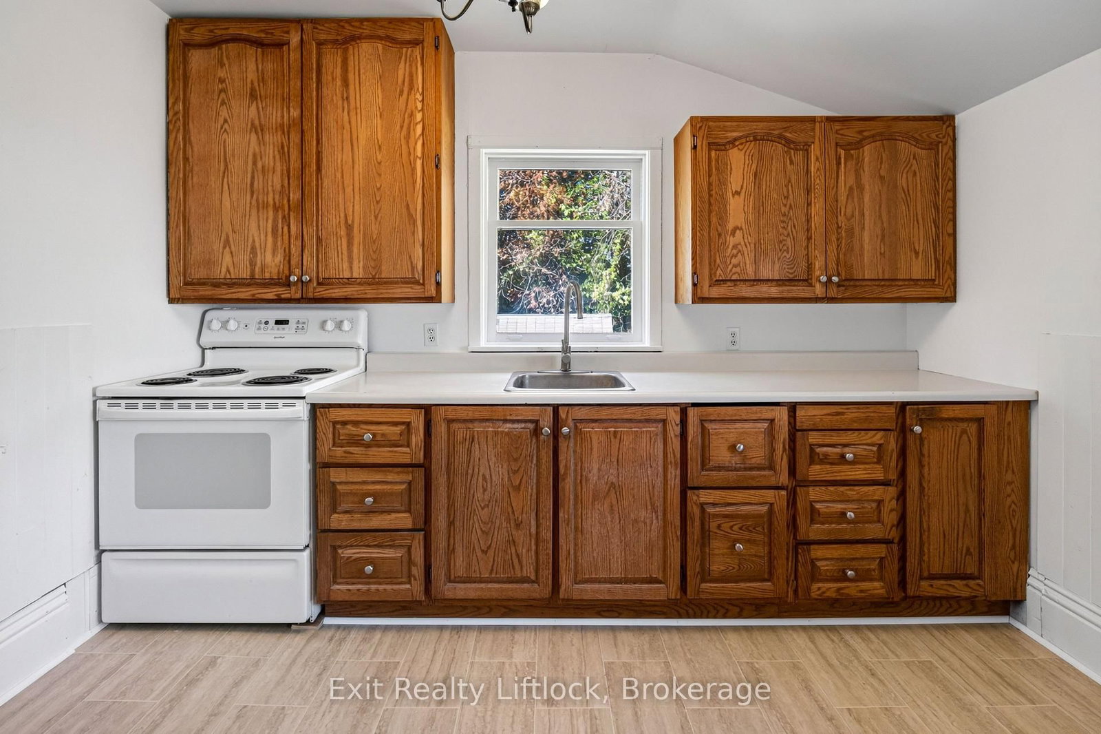 1952 County Rd 6 Road • Douro-Dummer, ON photo 19