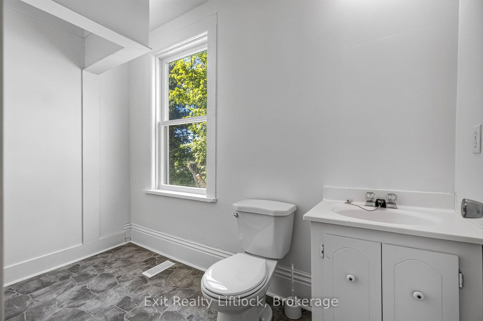 1952 County Rd 6 Road • Douro-Dummer, ON photo 24