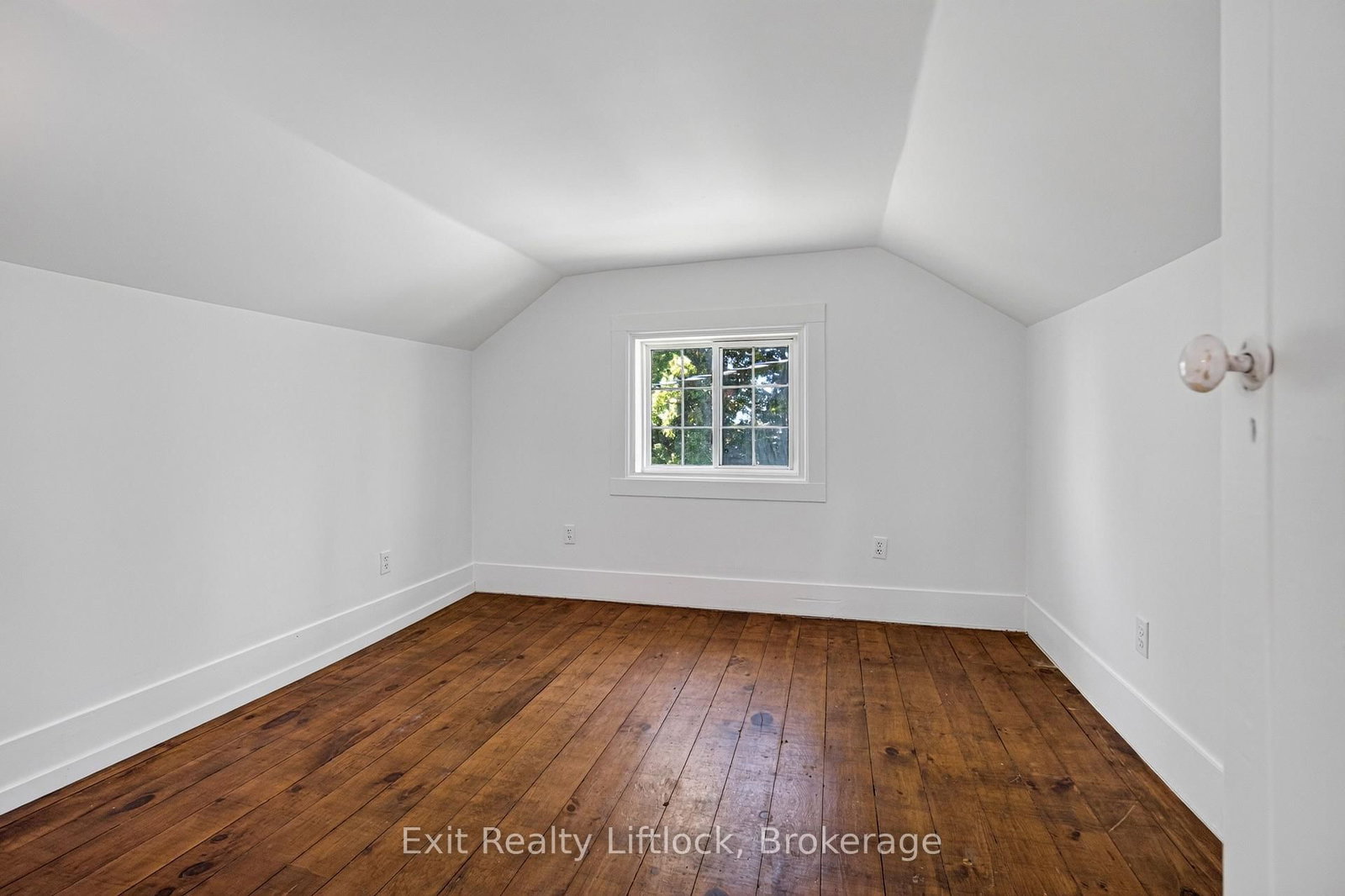 1952 County Rd 6 Road • Douro-Dummer, ON photo 25