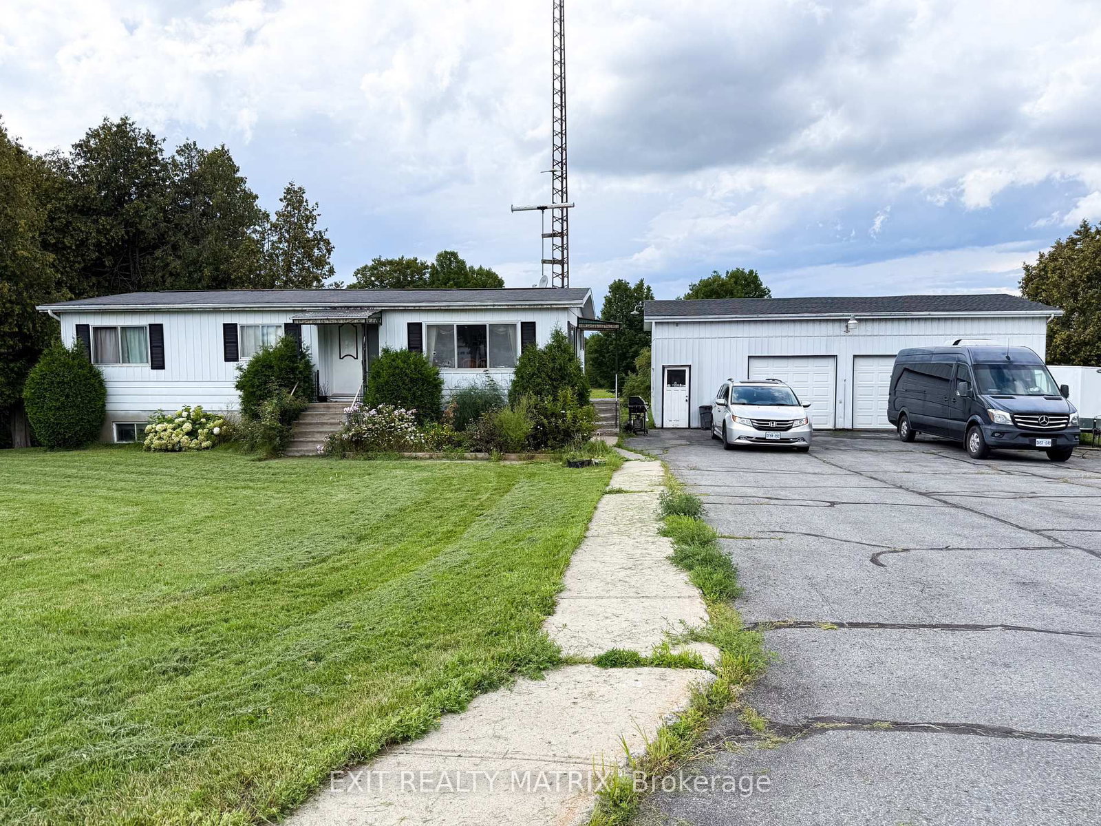 3875 County Road 45 Road W • North Glengarry, ON photo 2