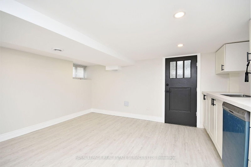 lower - 47 Emerald Street N