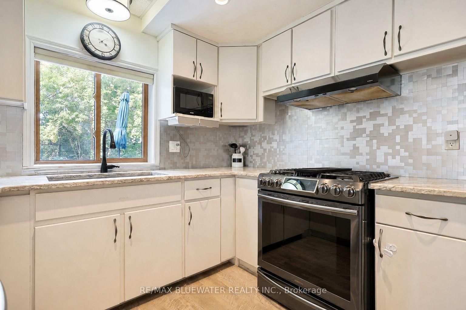 9994 Edward Street • Lambton Shores, ON photo 16