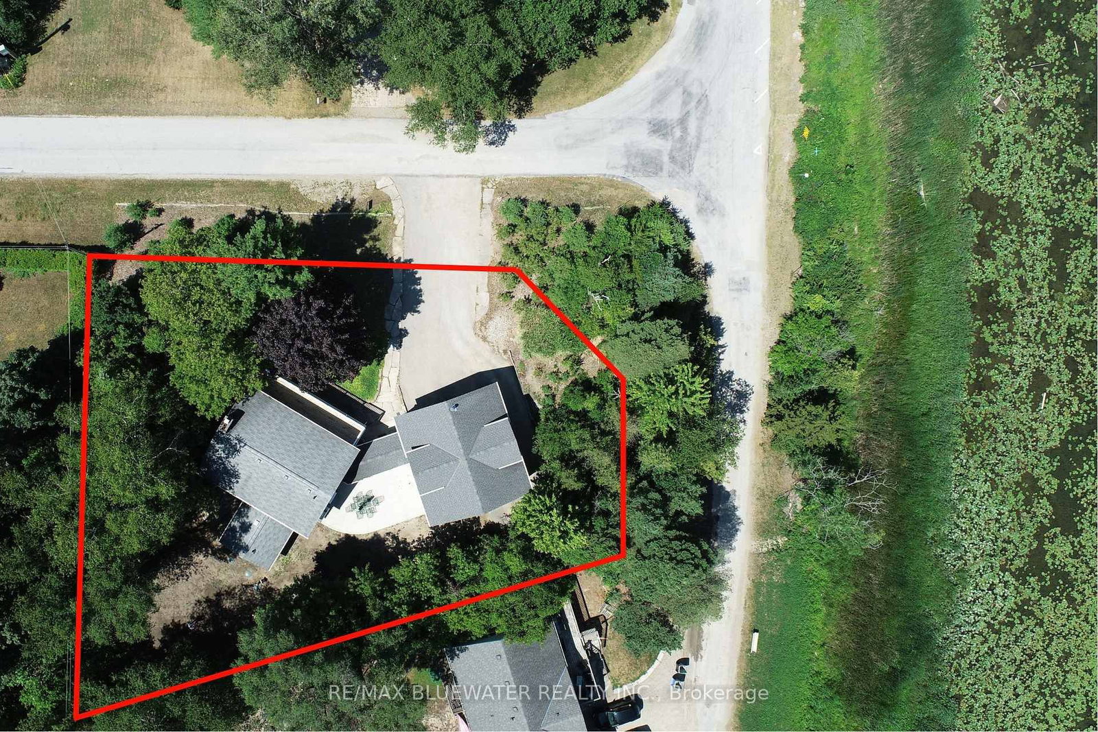 9994 Edward Street • Lambton Shores, ON photo 45