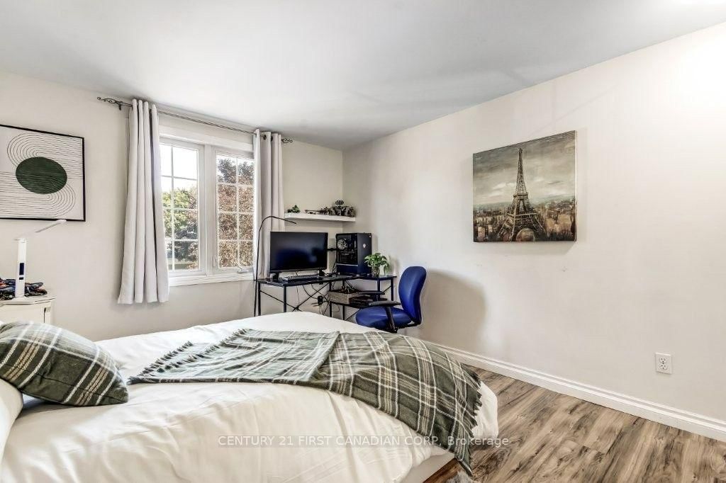 42 Portal Court • London North, ON photo 15