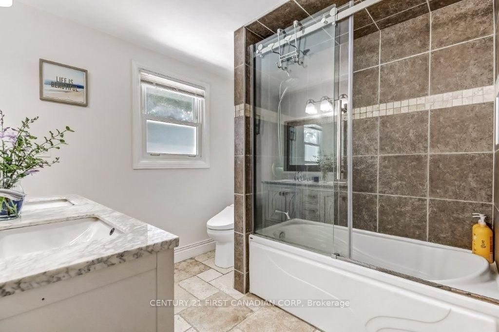 42 Portal Court • London North, ON photo 16