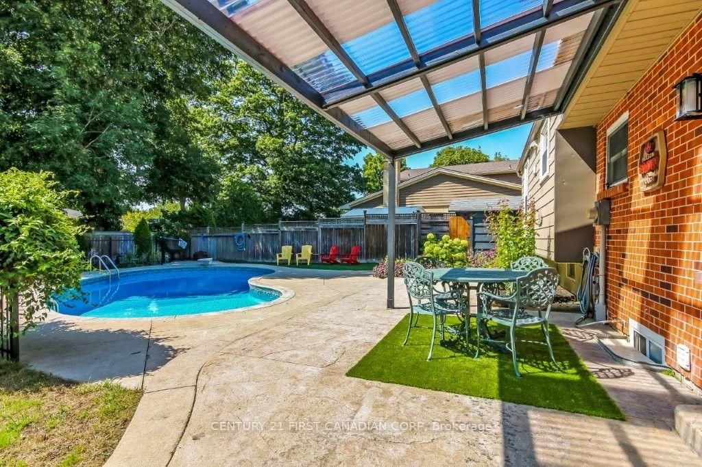 42 Portal Court • London North, ON photo 23