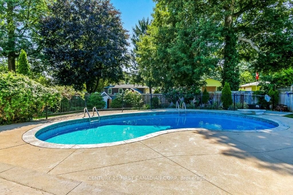 42 Portal Court • London North, ON photo 24