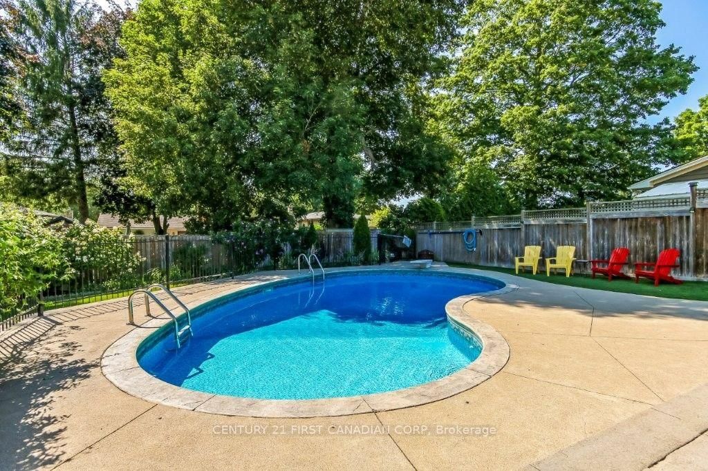 42 Portal Court • London North, ON photo 25