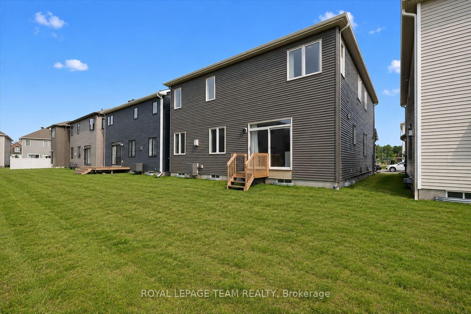 2413 Watercolours Way • Ottawa, ON photo 39