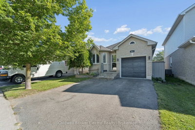 661 CLANCY Crescent • Peterborough, ON photo 3