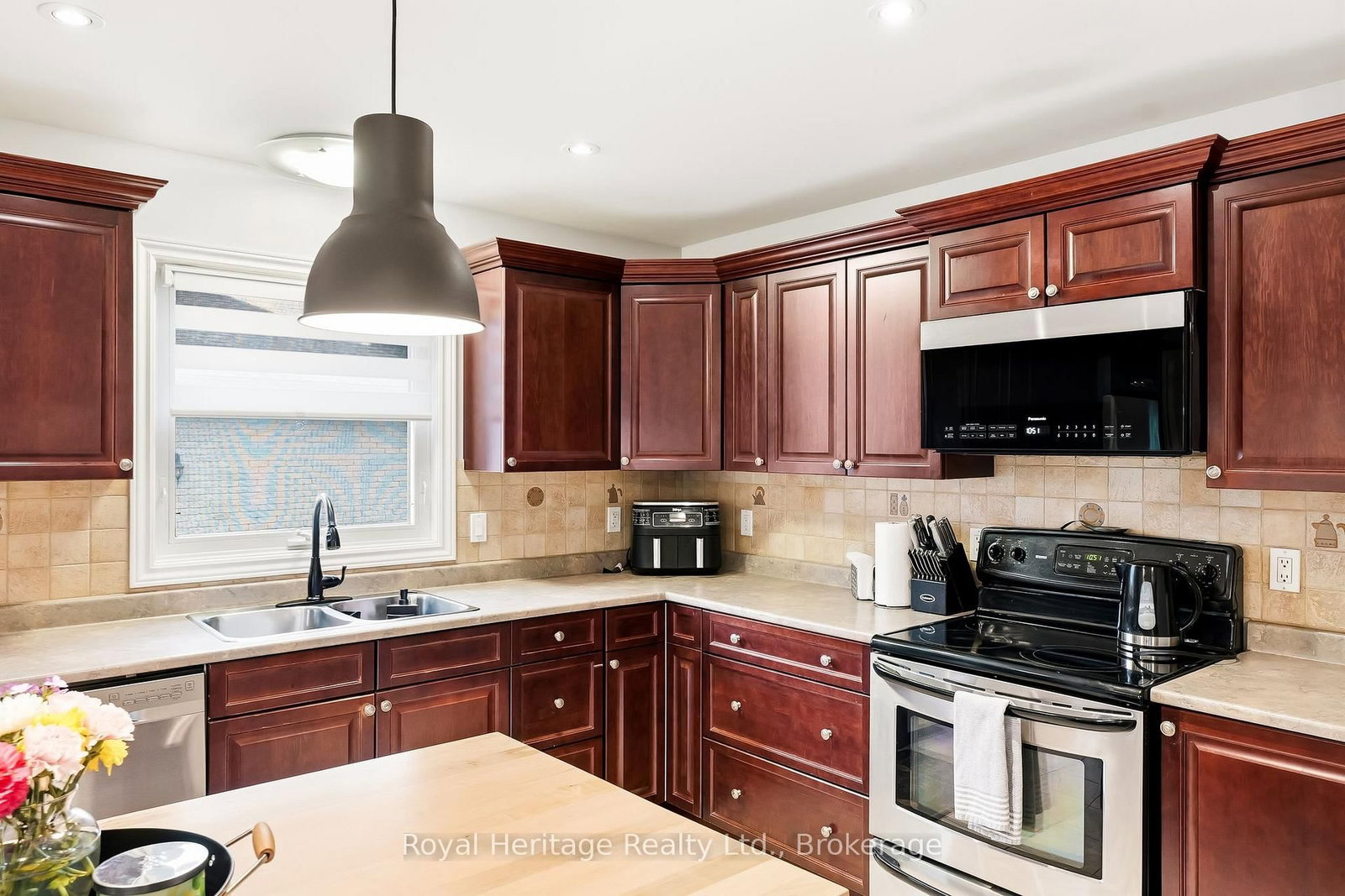 24 Iroquois Avenue • Brighton, ON photo 16