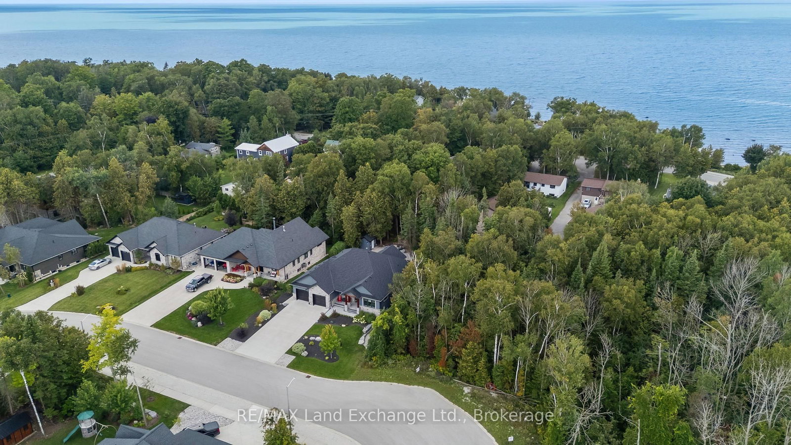 9 Lakeside Woods Crescent • Saugeen Shores, ON photo 4