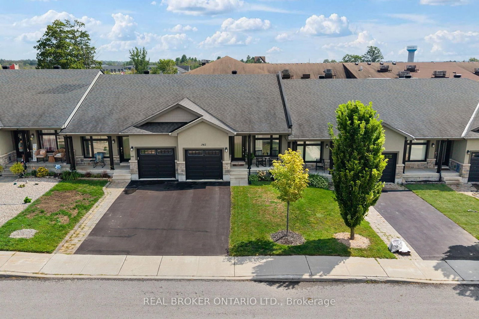 342 Honeyborne Street • Almonte, ON photo 2