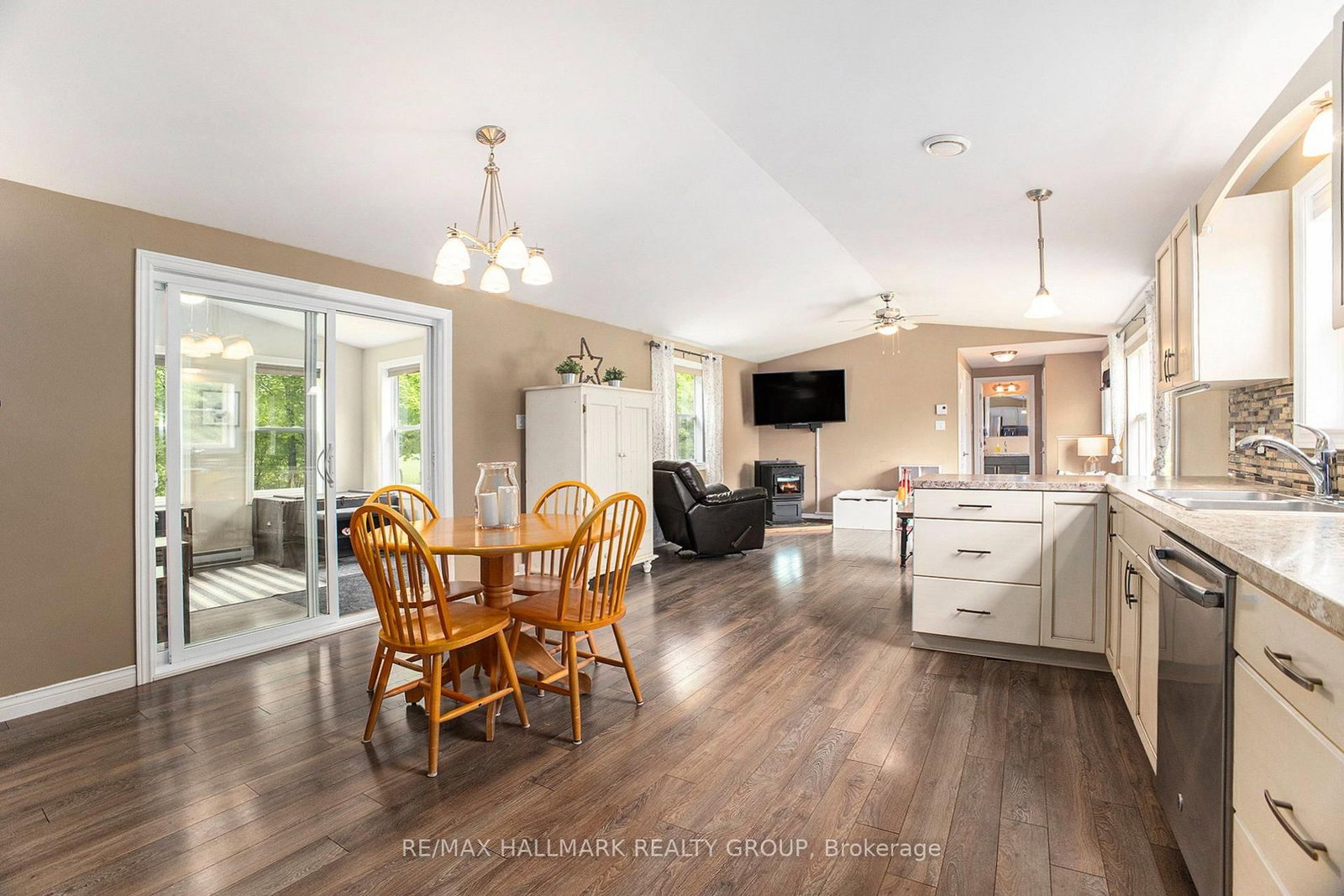 541 Drummond Conc 7 Road • Perth, ON photo 16