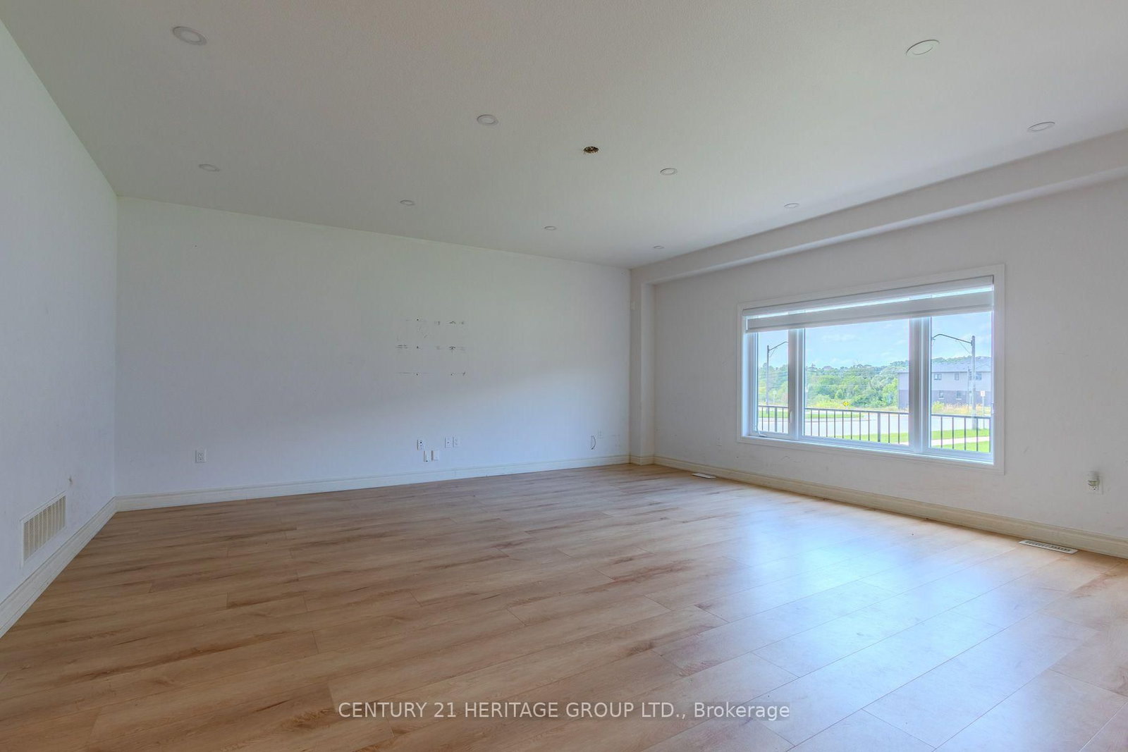 238 Longboat Run W • Brantford, ON photo 10